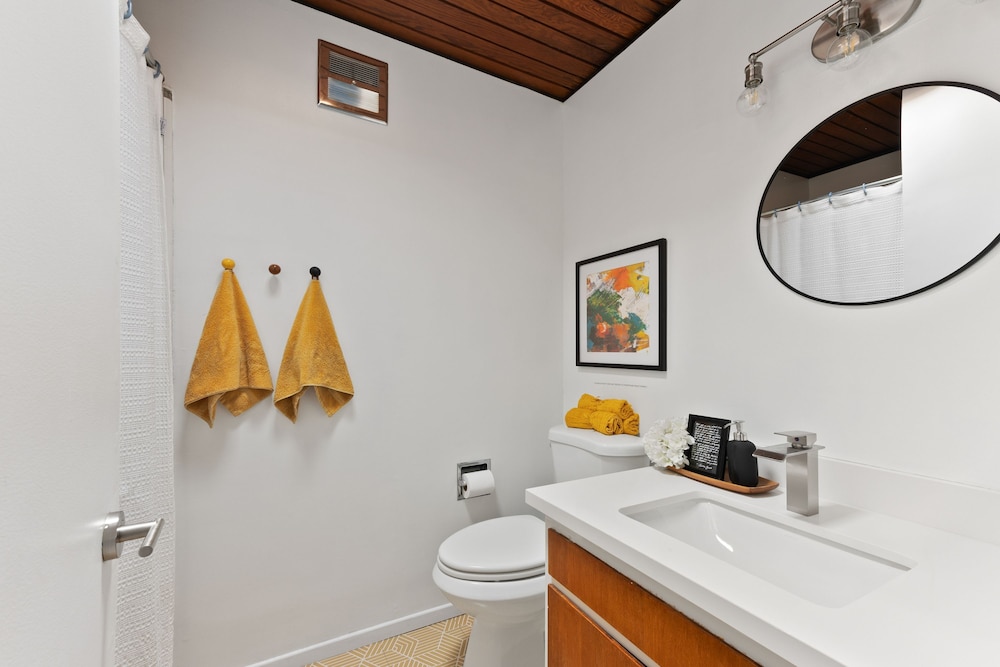 Mid-century Masterpiece With Pool Spa Tesla