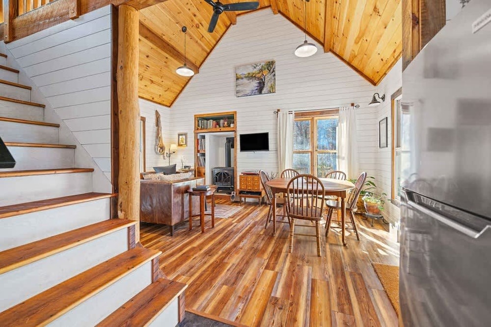 Blue Ridge Beech Cabin