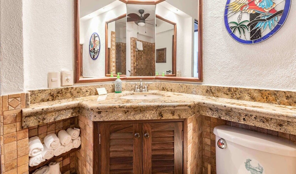 Ocean View 2Br Condo-balcony-beach-pool - 610