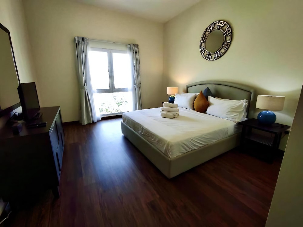 Lux BnB 1BD Discovery Gardens