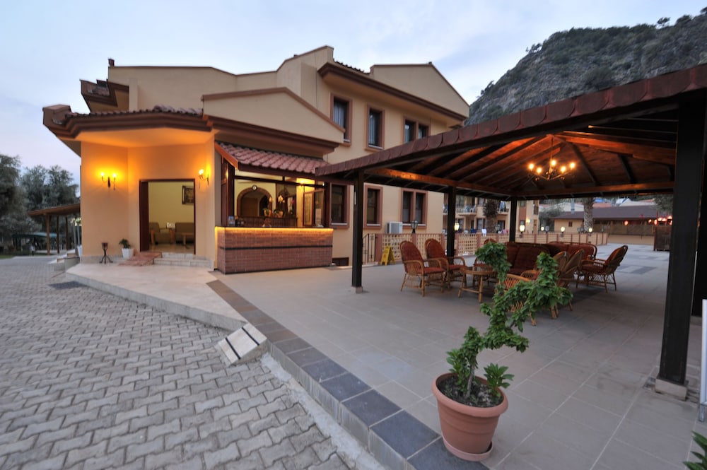 Belcehan Beach Hotel - Image 39