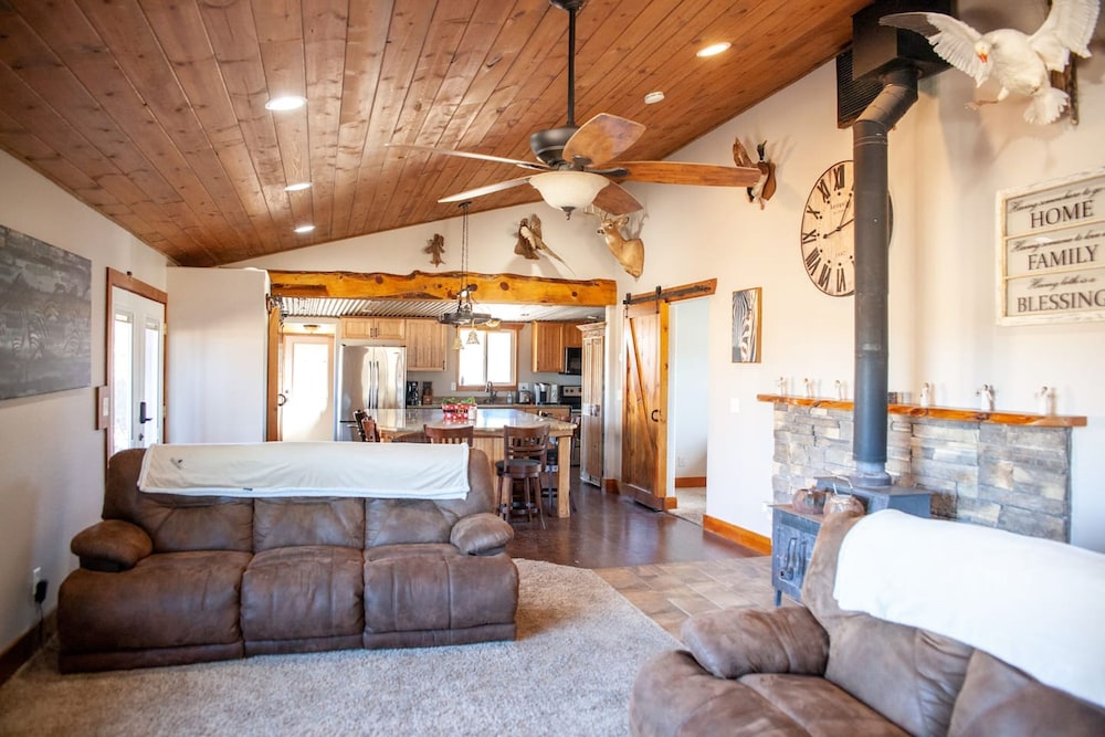 Zebra Rustic Retreat 3BR Home on Zebra Ranch