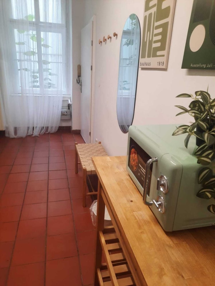 Modern 1BR With Living Room Central