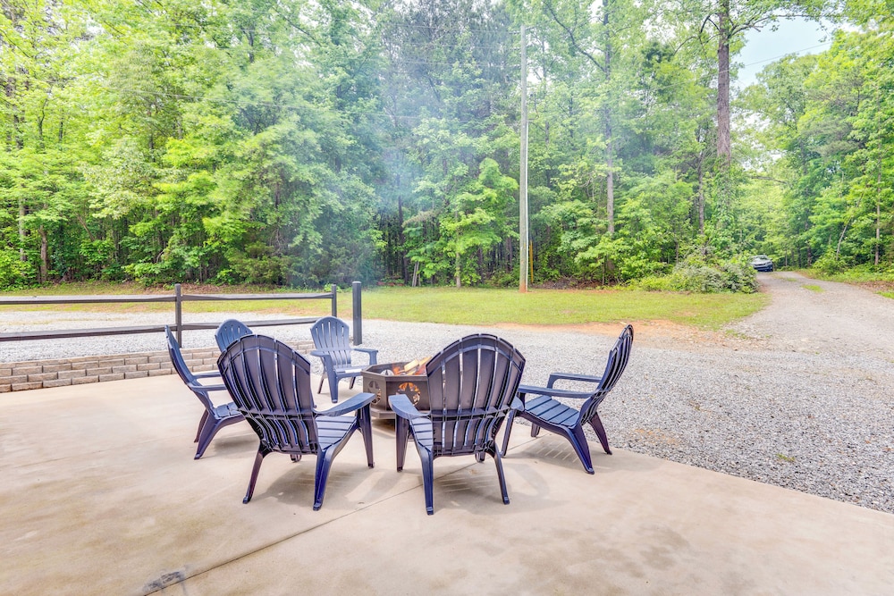 Forest City Home w/ Fire Pit - 3 Mi to Downtown! - Property Image 11