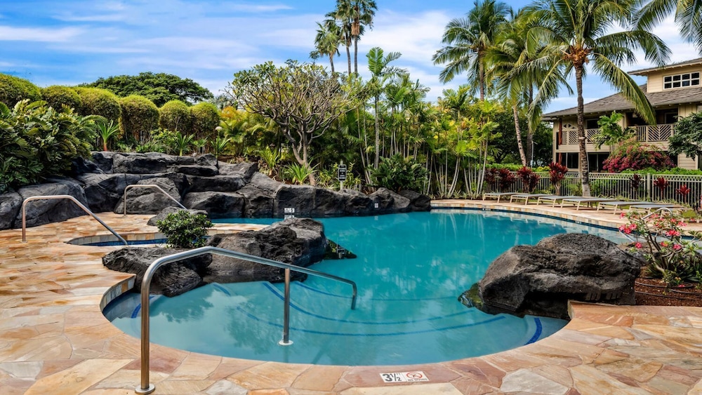 Spacious Ground Floor End Unit - Walk to Beach & Shopping - Vrkcv