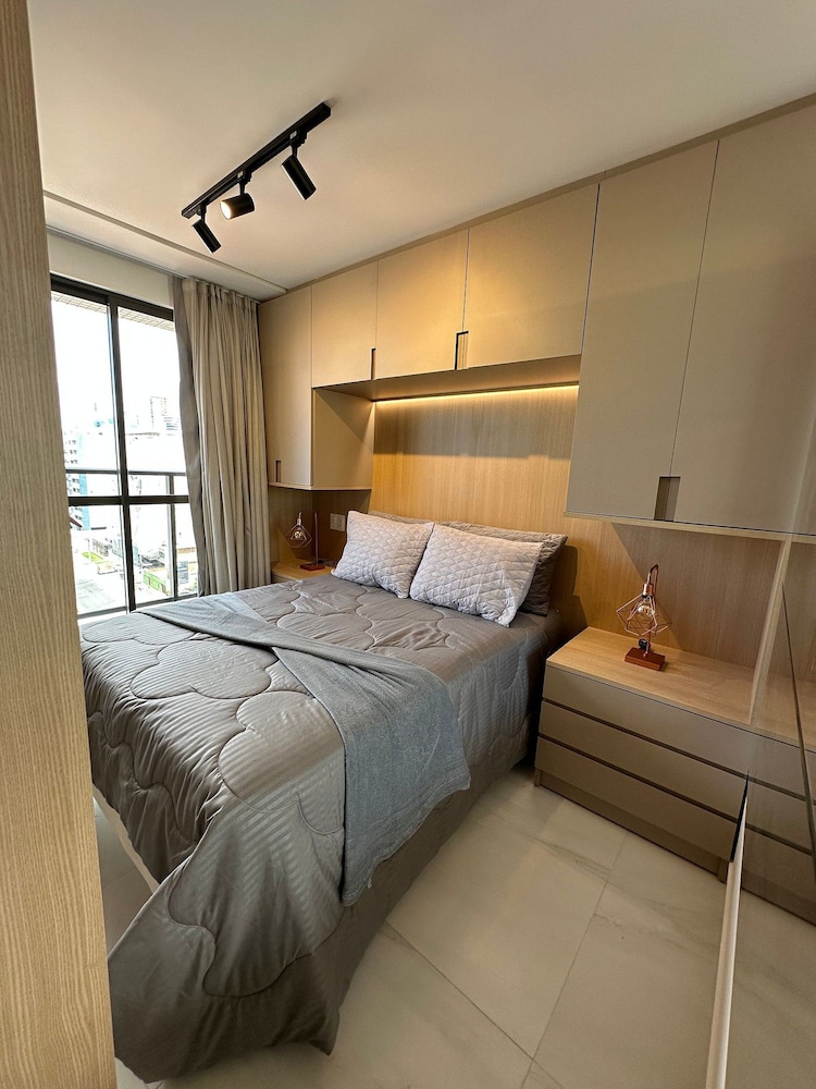 Compact Flat Tambau