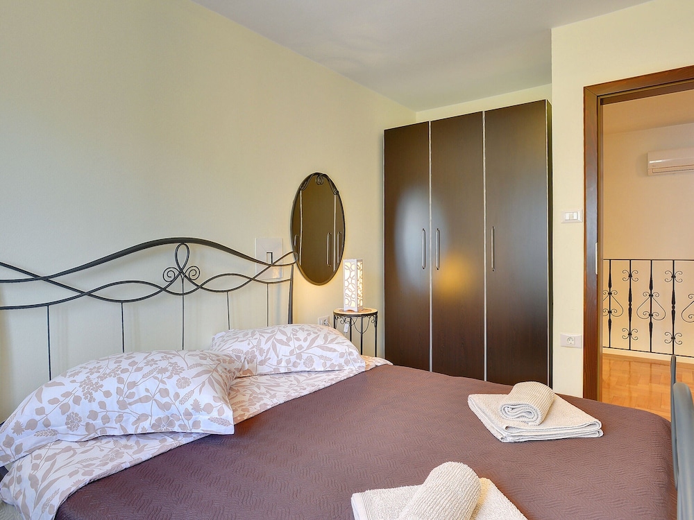 Holiday Home in Medulin With Pool view 5