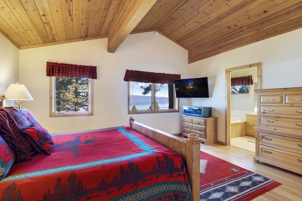 Lakeview Hideaway 3bdr for 8 w/ Private Hot Tub!