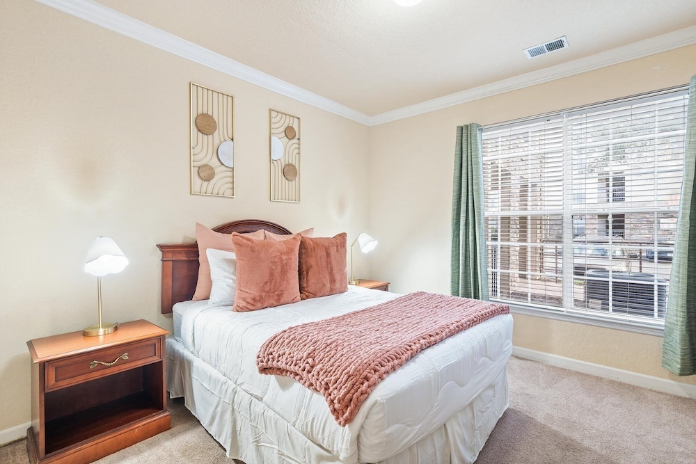 Tuscana Resort 2 Bedroom Condo Clubhouse Access 8 miles to Disney 2 Condo