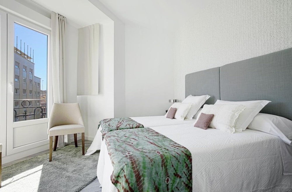 Exclusive 3BD Apartment Near Reina Sofia Museum Reina Sofia II