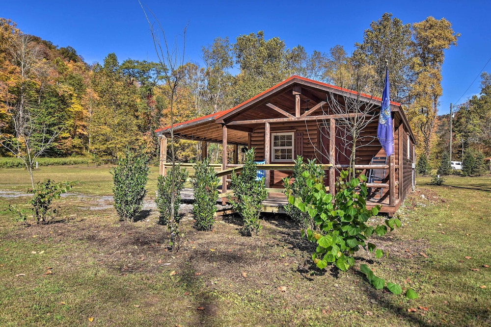 Parsons Cabin w/ Fire Pit & River Access! view 5