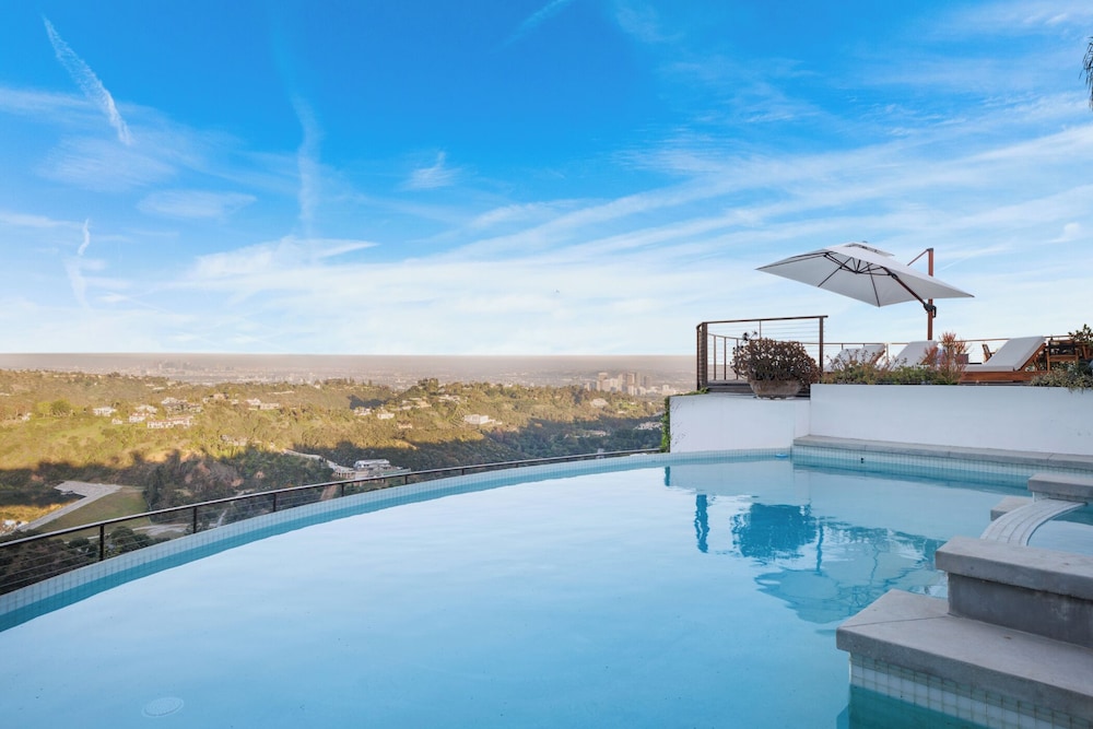 Stradella View - Bel-air Oasis w/ Infinity Pool & Stunning Panoramic Views