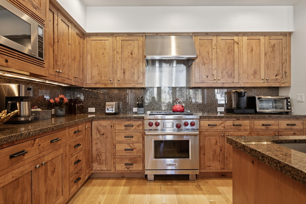 302 - Three Bedroom Shooting Star 3 Condo