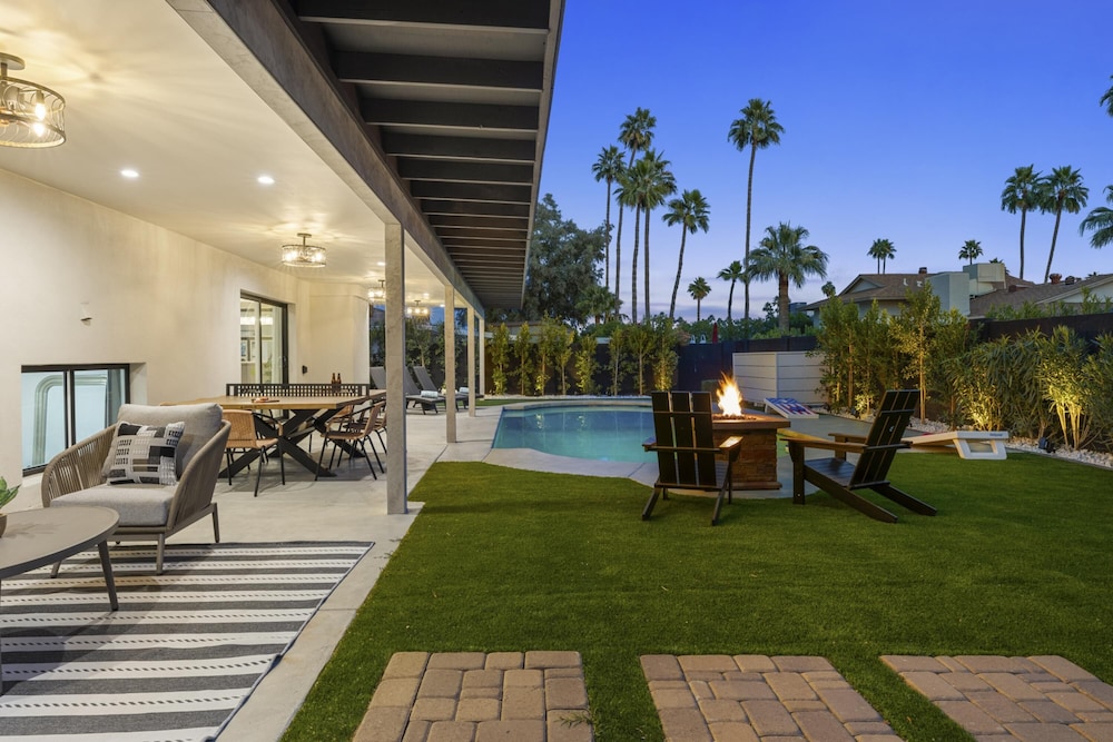 Valley View Chic Home w Backyard Oasis view 2