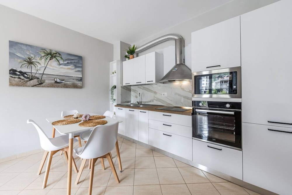 Seaside Stay Apartment
