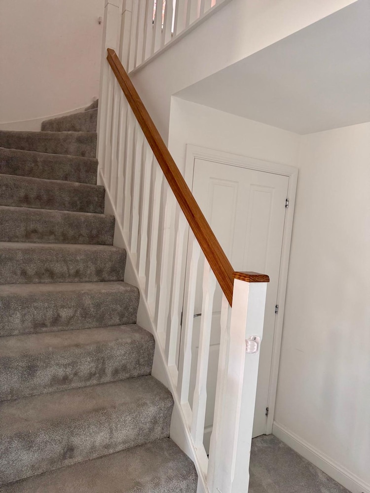 Luxurious Majestic 4 Bedroom- Free Parking