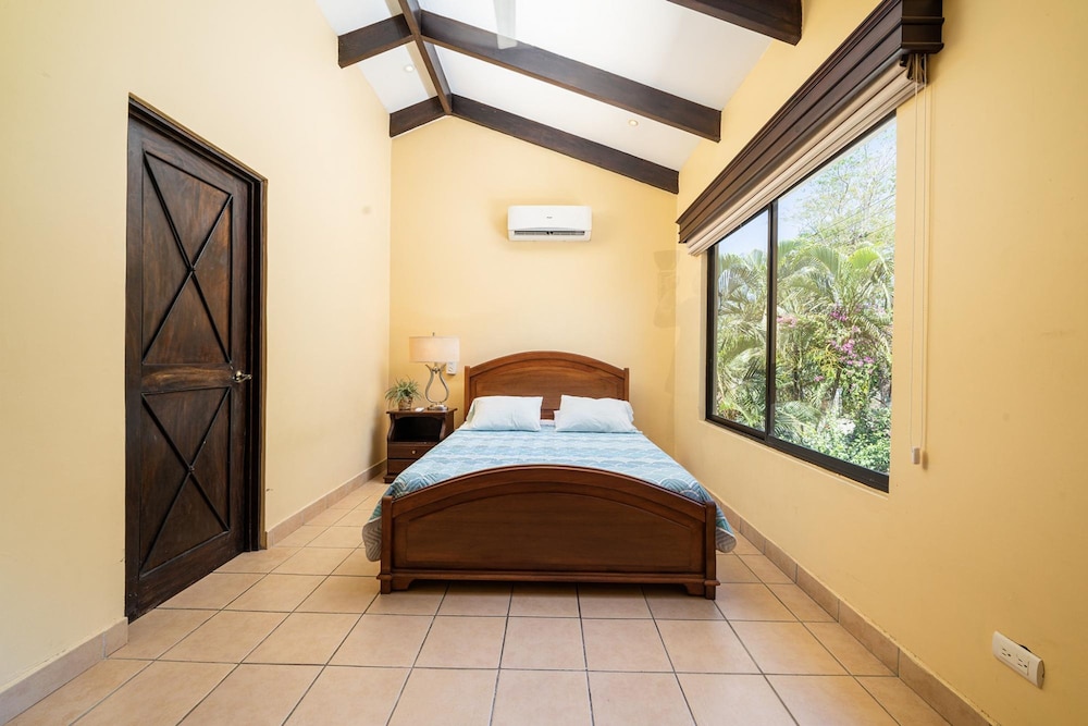 Freshly Updated 3BR With Pool Walk to the Beach Casa Luz de Luna