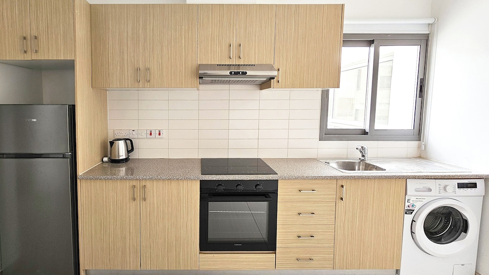 Phaedrus Living: Ledras Residences 201