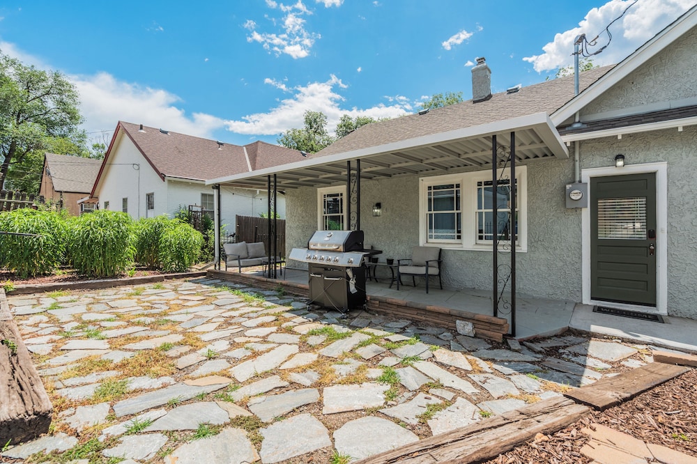 1318 E Pikes Peak