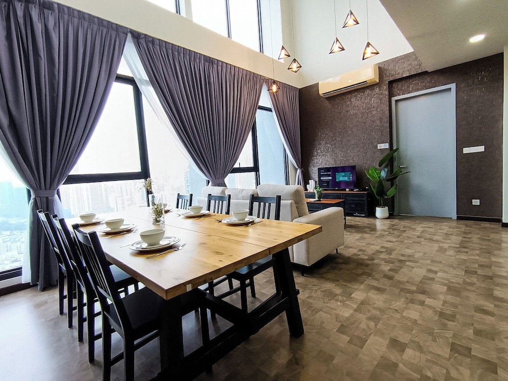 Expressionz Suites by Manhattan Group