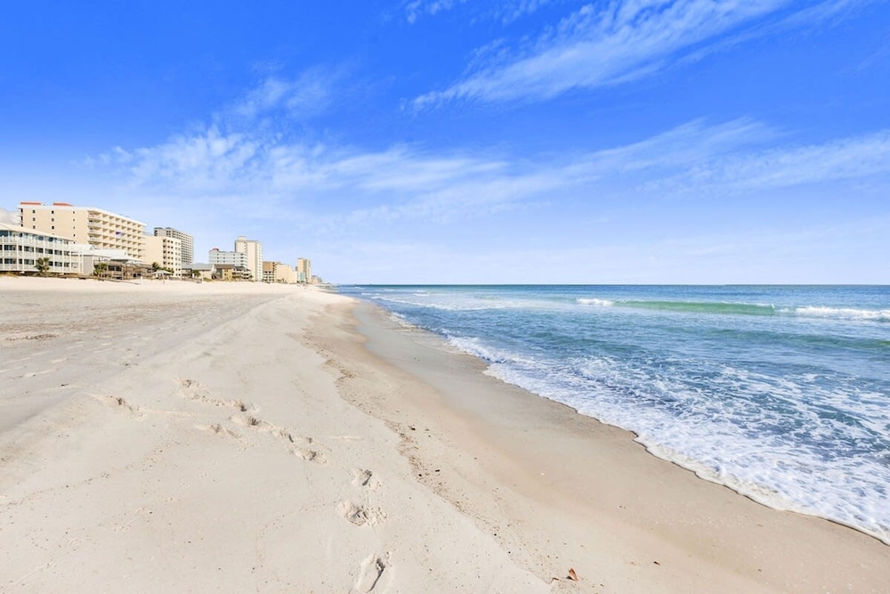Sunrise Village 215- 2BR 1BA Gulf Front Sleep 6