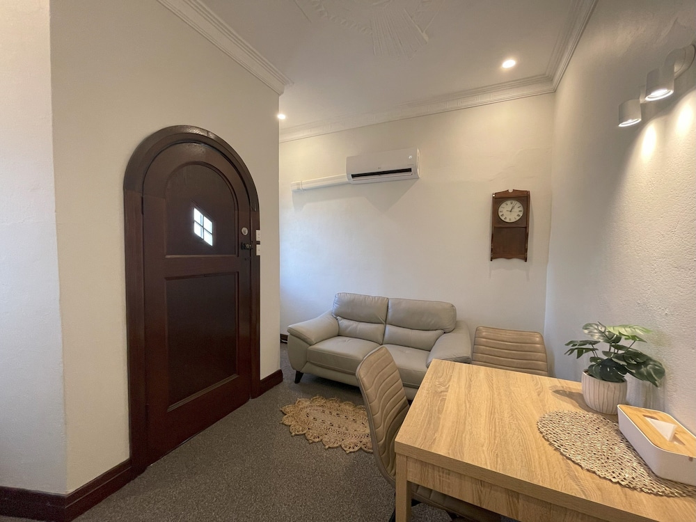 Globe Apartments