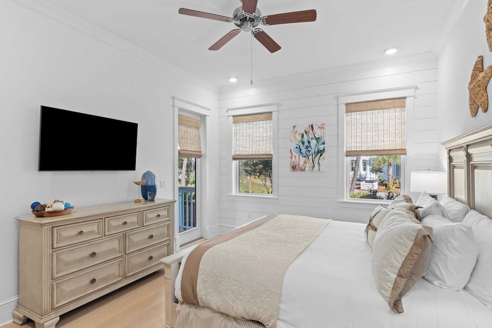 Walk to the Beach, Pool, 5bdr, 3 Porches Beach Sea-ker's Retreat by Avantstay