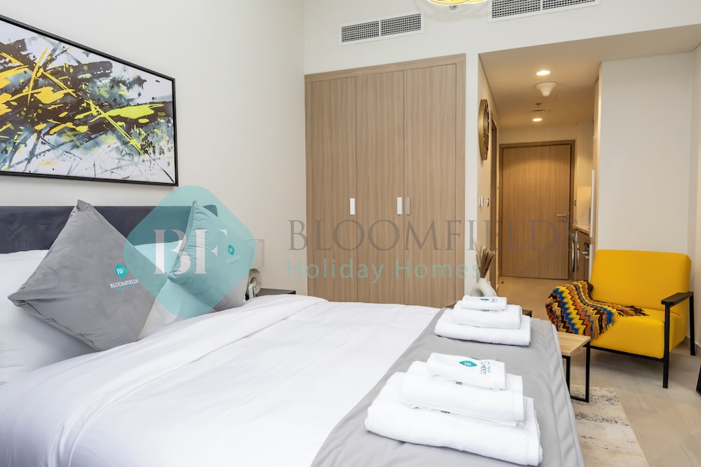 Bloomfields Modern STU Azizi Riviera