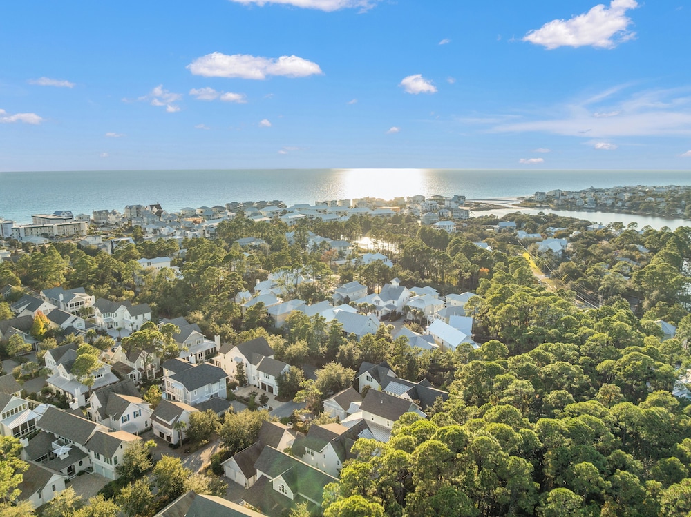 Sea Dlight: 3BR Beach Home Sleeps 10 With 4 Bikes in Watersound West