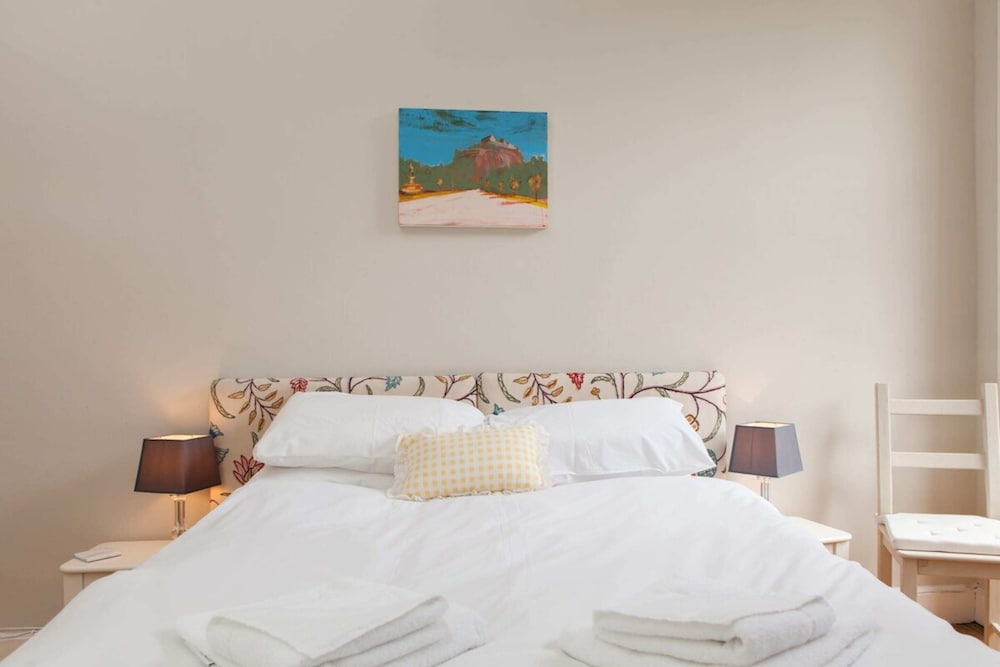 Amazing 4 Bedroom Apartment Just Off The Meadows