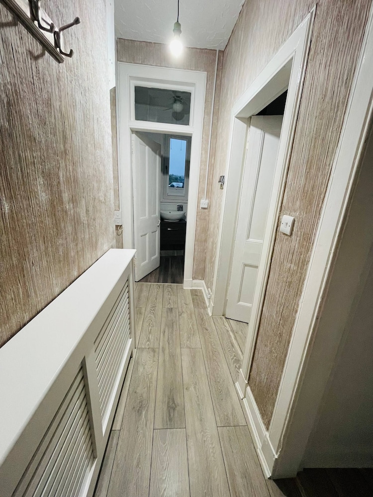 1 Bedroom Pet Friendly Apt Wd Free Wifi, Parking, Netflix & Pool Table. Sleeps 3