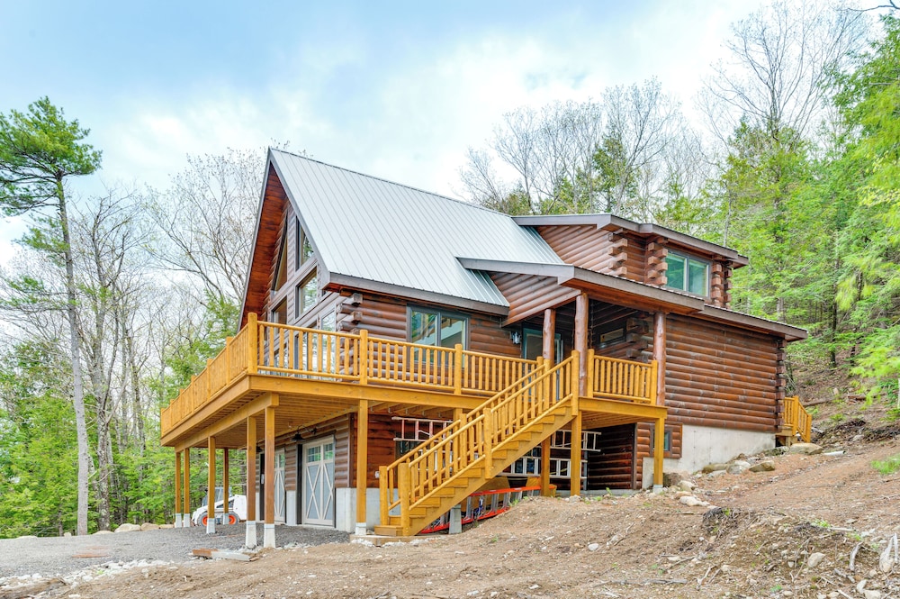 Mtn-view Deck: Scenic Conway Log Cabin!