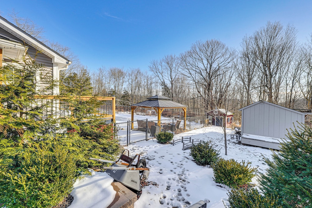 Hudson Valley Retreat w/ Pool Near Greenwood Lake