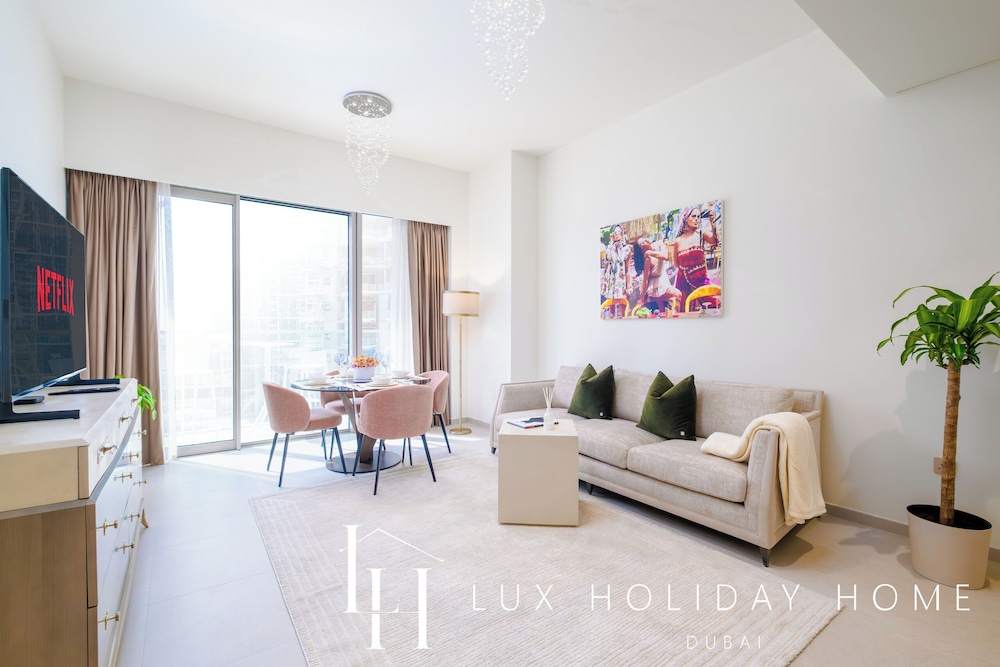 LUX The Grande Signature Skyline Suite 2
