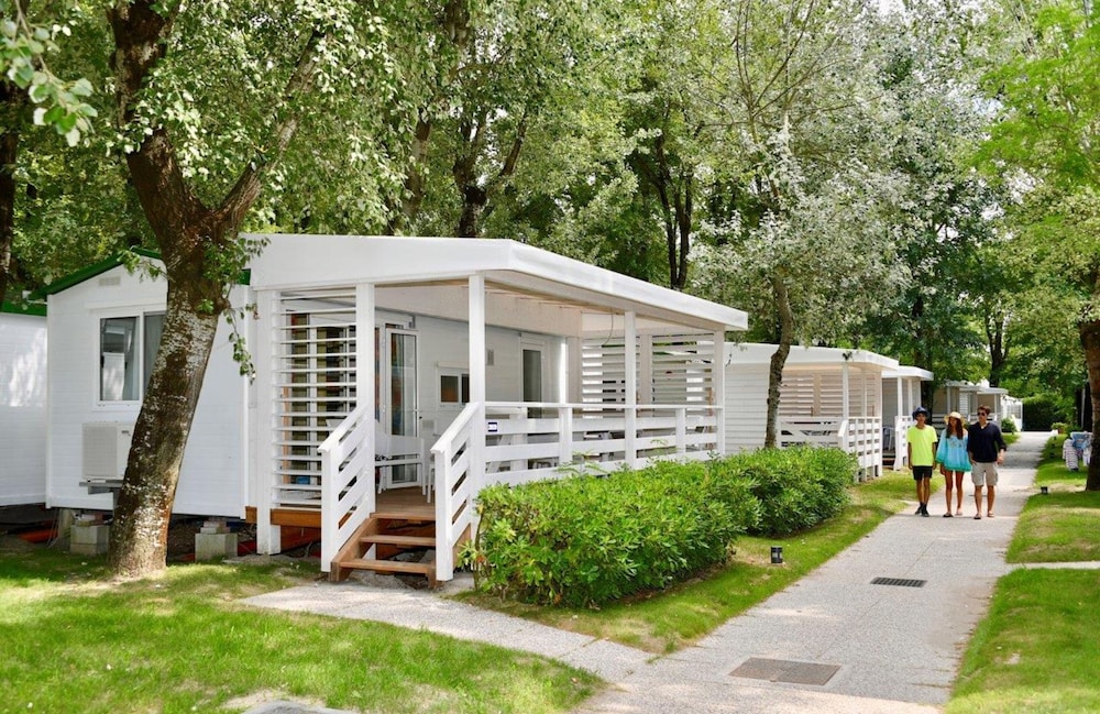 Isamar Holiday Village
