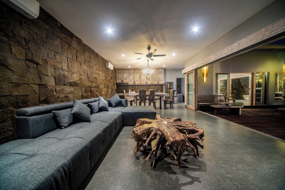 Luxury-Sang Villa-Central Sanur