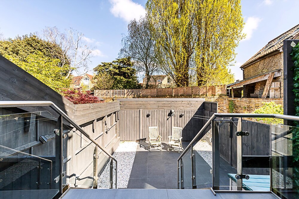 Chic Garden Flat in Leafy Ealing