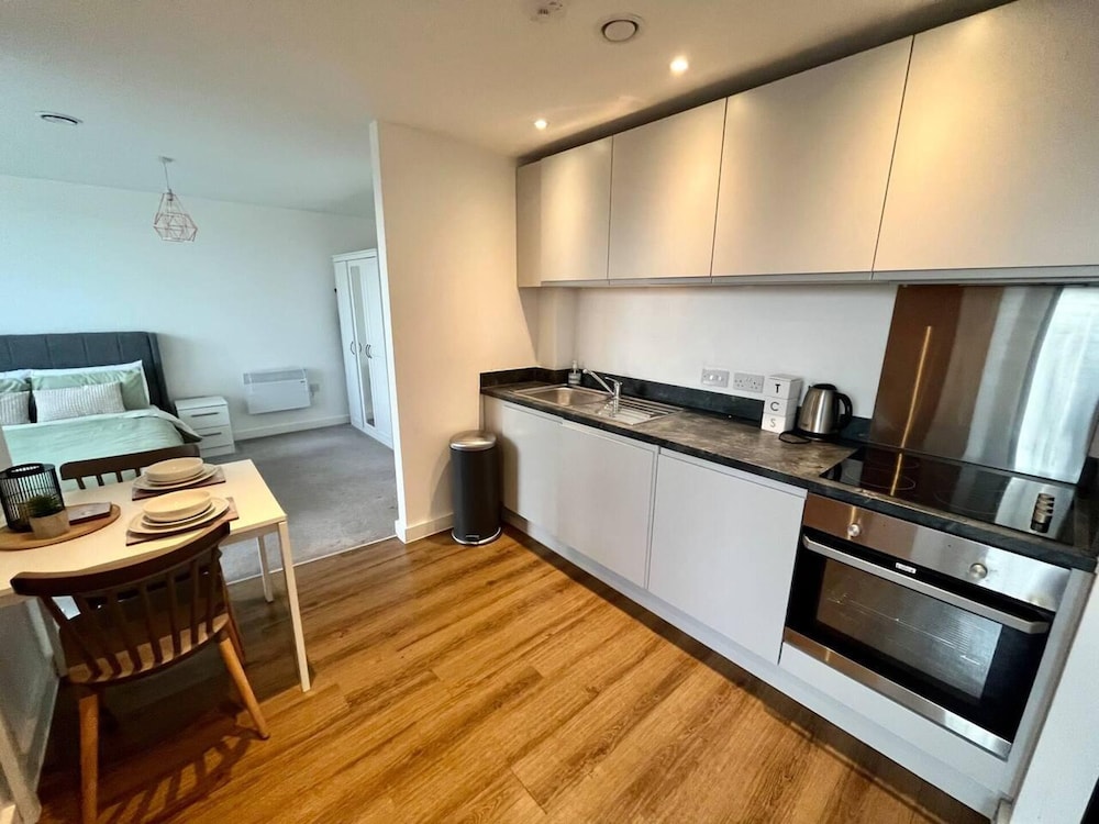 Cosy Studio Apartment - Chavasse Apartments view 4