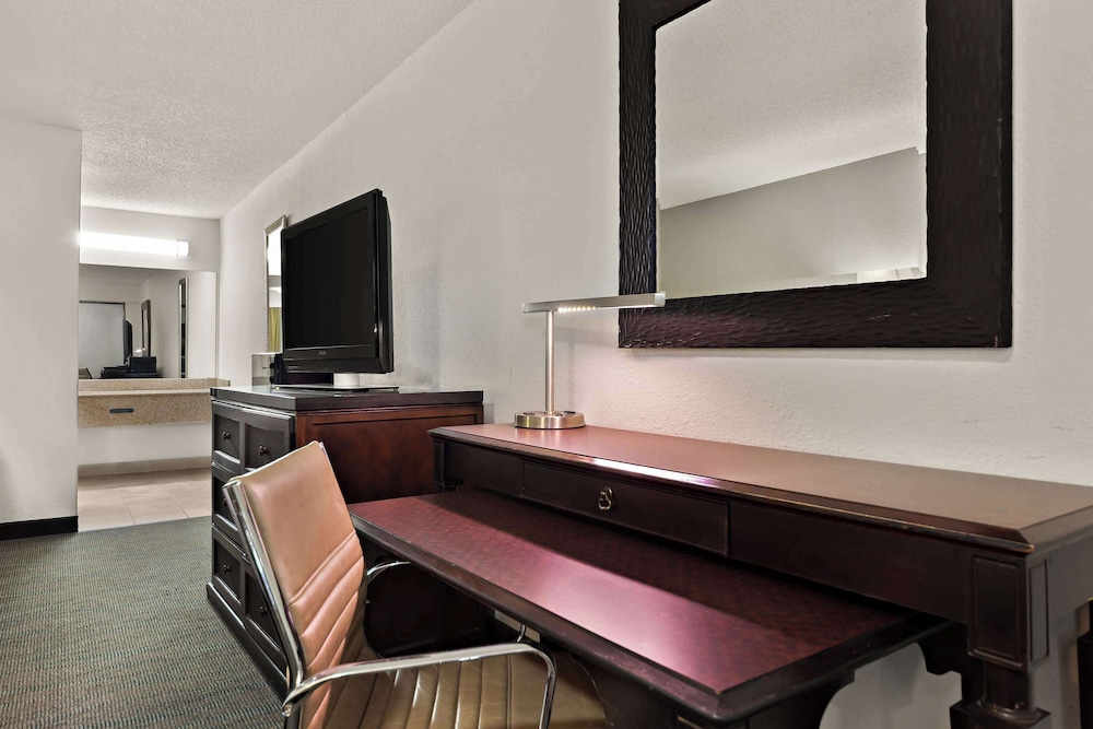 Rodeway Inn Lumberton Central