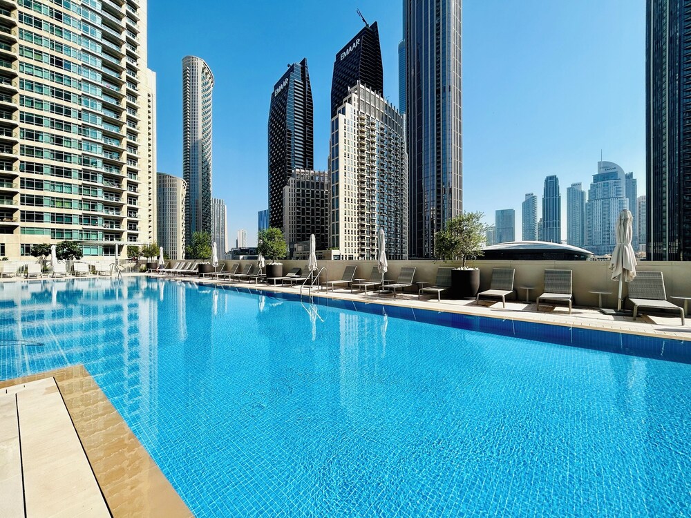 Venduras - Luxe 4BR Opera & Burj Views
