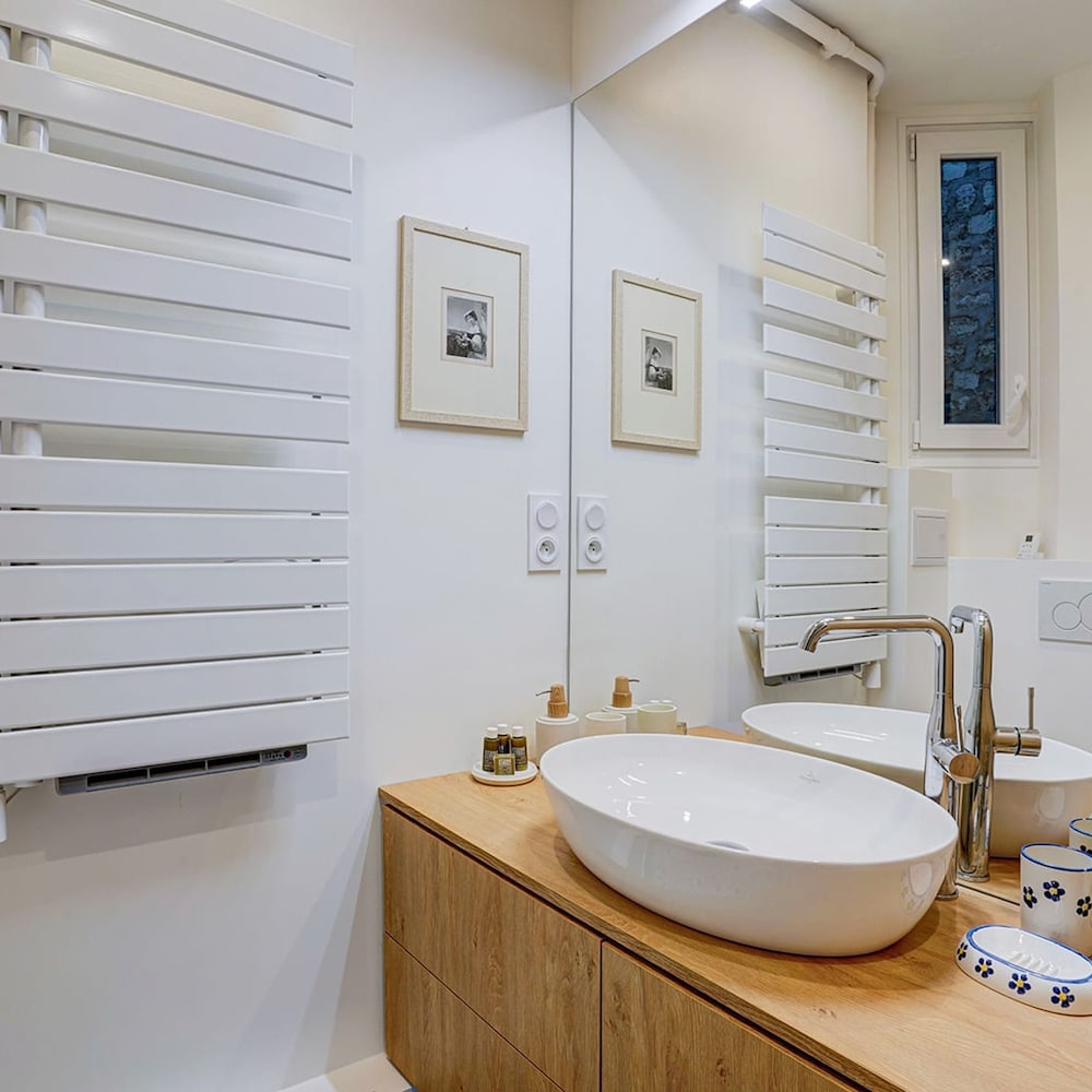 Bright Etoile Bright 2 bed Close to Eiffel Tower Arc the Triomphe et Champs Elysees