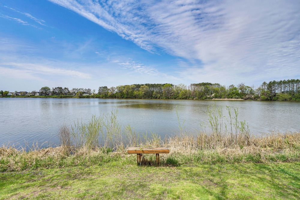 'love Lake Retreat w/ Hot Tub in New Richmond!