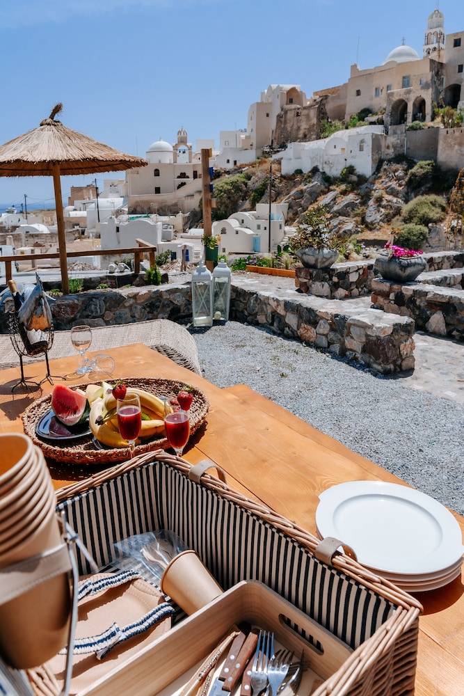 Rock Villas - Emporio | Pool, Jacuzzi, Castle View