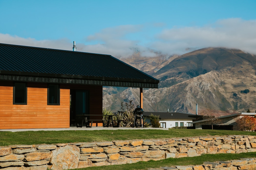 Wanaka Vacations - On The Rocks - Spacious - Property Image 7