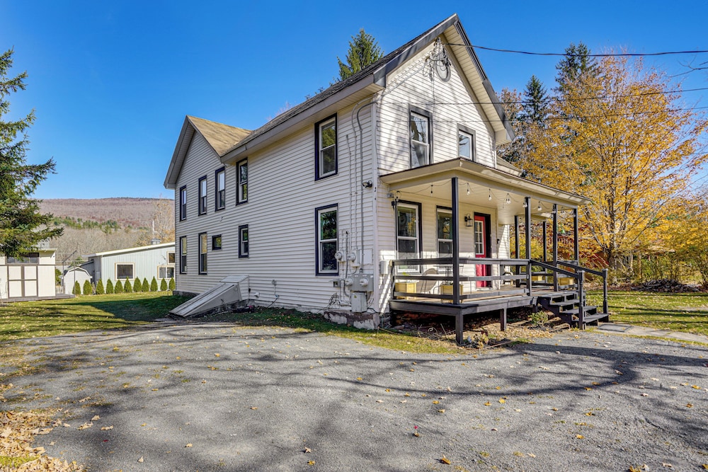 Retreat w/ Deck & Grill: 1 Mi to Hunter Mtn Resort