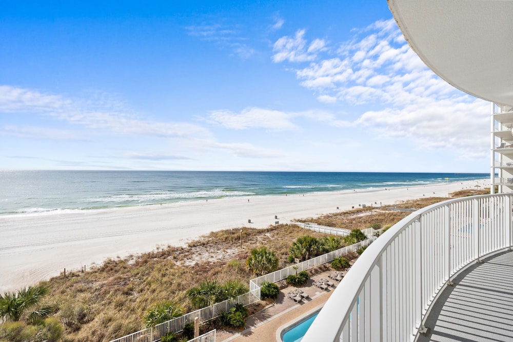 Twin Palms by Book That Condo