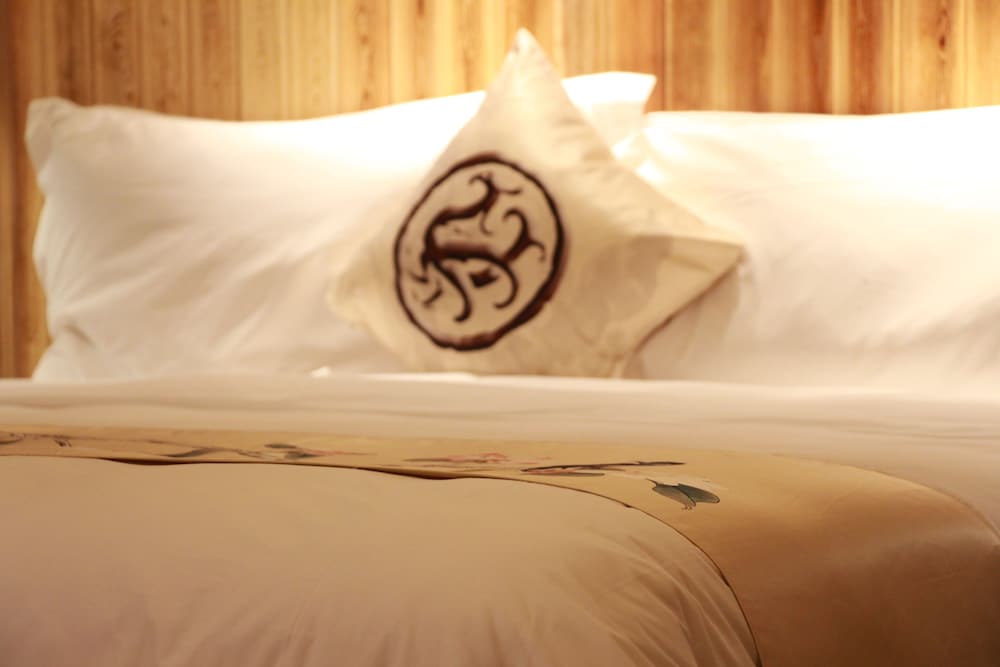 Queshan Lake Arcadia Intl Resort