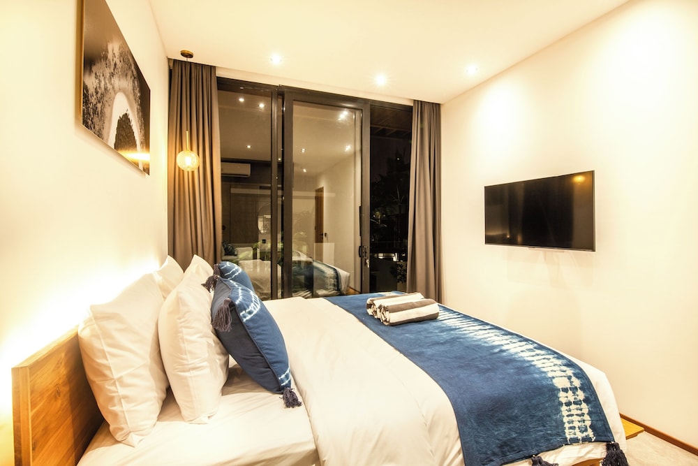 Seaside Escape: 4BR Villa, 190m to Canggu Beach