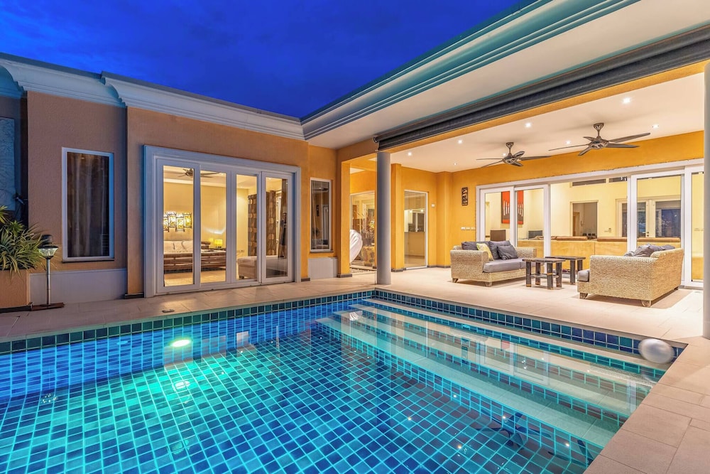 Tropical Luxury 4BR Pool Villa w Game Area