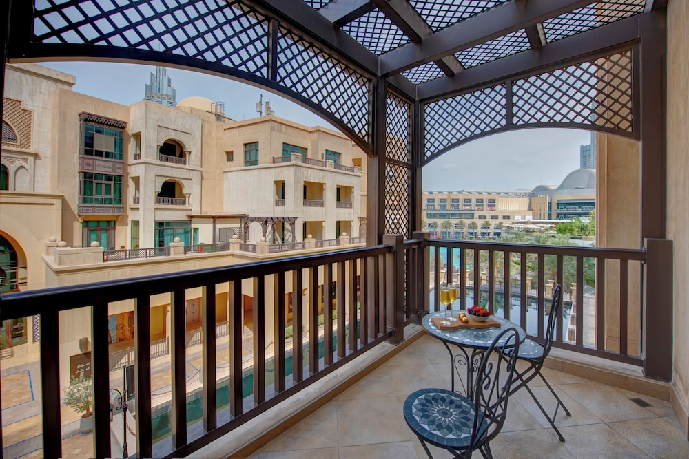Durrani Homes - Souk Al Bahar Living Besides Burj khalifa & Fountain